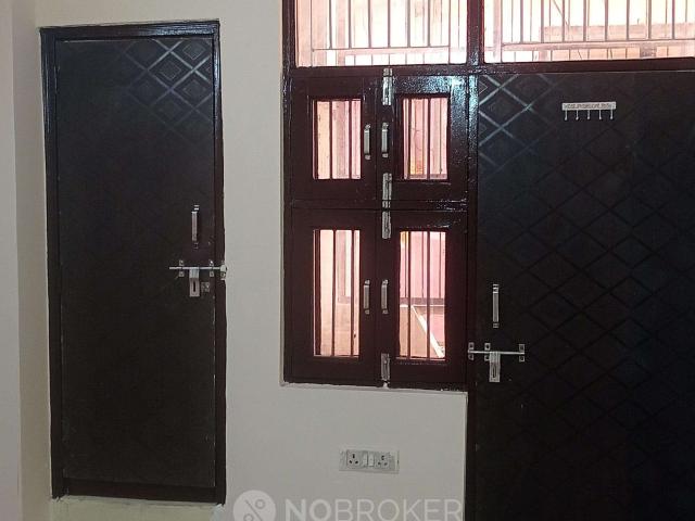 2 BHK Flat In Raj Compound Colony, Gt Road for Rent In Lal Kuan