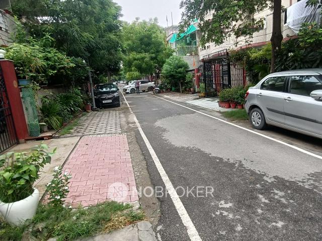 2 BHK Flat In Rajat Vihar for Rent In Sector 62