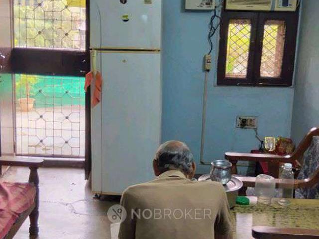 2 BHK Flat In Rps Rwa Bd Block Shalimar Bagh For Sale In Sh