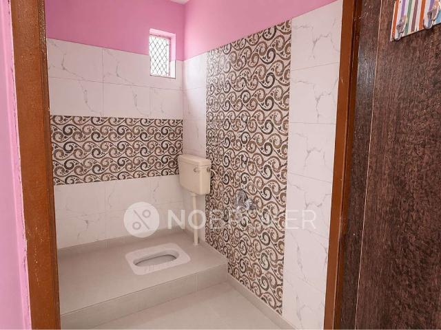 2 BHK Flat In Standalone Building for Rent In Dashrath Puri