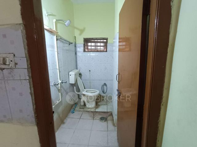 2 BHK Flat In Standalone Building for Rent In Kondapur