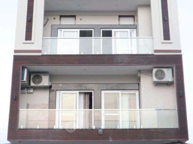 2 BHK Flat In Standalone Building for Rent In Sector 109
