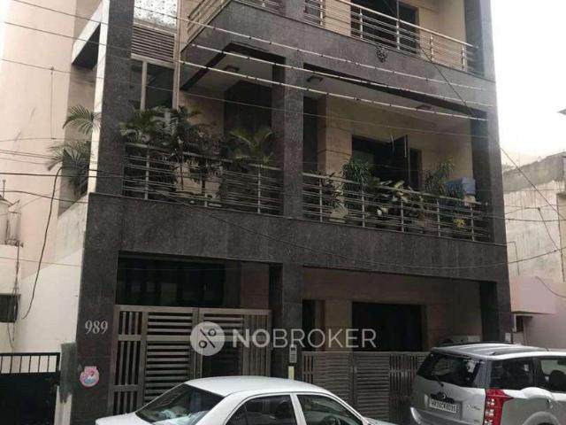 2 BHK Flat In Standalone Building for Rent In Sector 28
