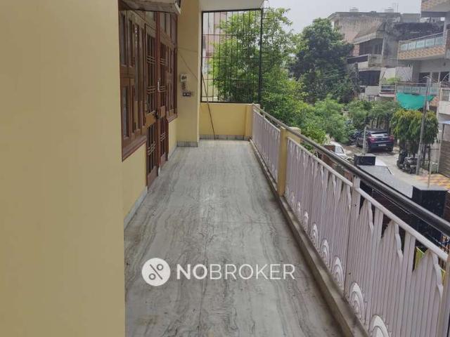 2 BHK Flat In Standalone Building for Rent In Sector 37