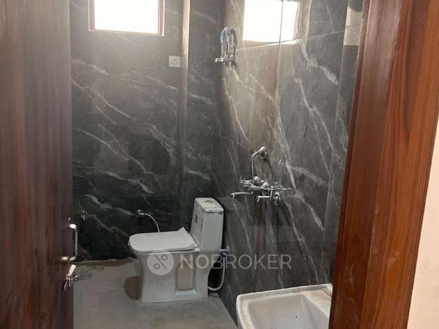 2 BHK Flat In Standalone Building for Rent In Roza Jalalpu