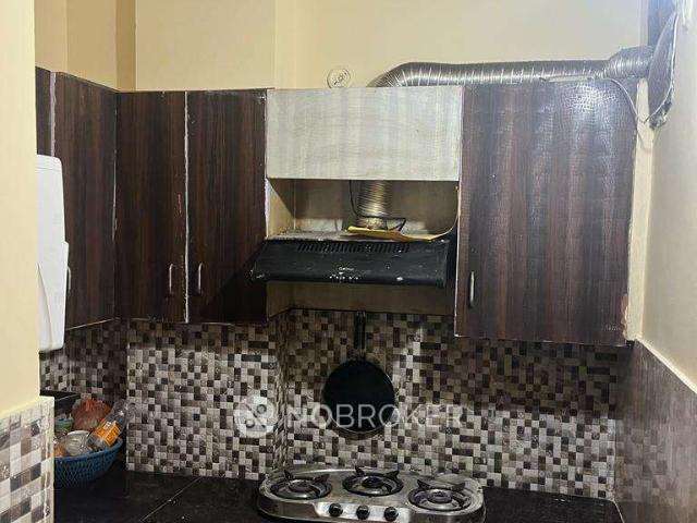 2 BHK Flat In Standalone Building for Rent In Raja Puri, Matiala