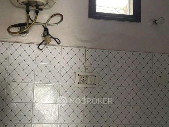 2 BHK Flat In Standalone Building for Rent In Rajouri Garden