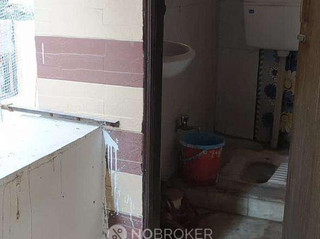 2 BHK Flat In Standalone Building For Sale In Laxmi Nagar