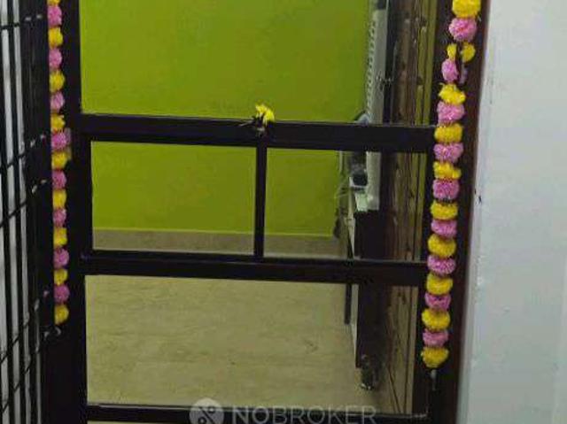 2 BHK Flat In Standalone Building For Sale In Selaiyur