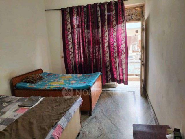 2 BHK Flat In Standalonebuilding for Rent In Sector 11