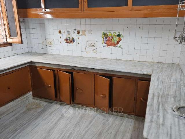 2 BHK Flat In Standlone Building for Rent In Pitampura