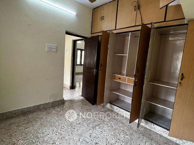 2 BHK Flat In Stadrdlone Building for Rent In Koramangala