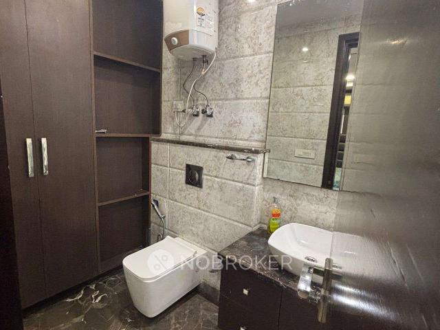 2 BHK Flat In Stndalone Building for Rent In Pitampura