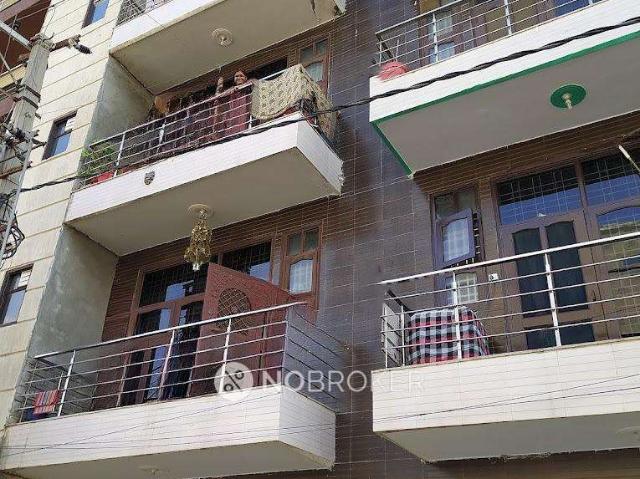 2 BHK Flat In Sunshine Tower Rajendra Park Sector 105 For Sa