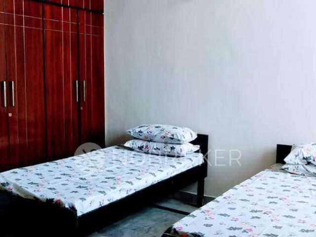 2 BHK Flat In Super Mig Express View Apartment, Sector 93 For Sale In Sector 93