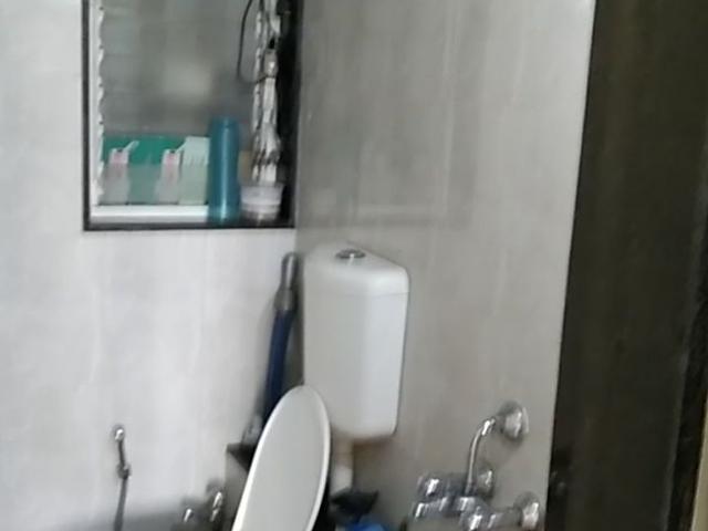 2 BHK Flat In Sarova Building For Sale In Kandivali East