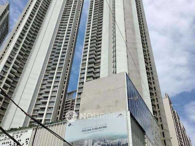 2 BHK Flat In Sarova Building For Sale In Kandivali East