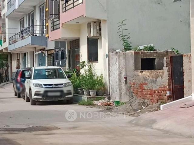 2 BHK Flat In Sb for Rent In Sector 110