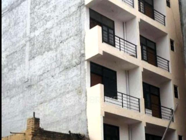 2 BHK Flat In Shyam Apartment For Sale In Sector 127