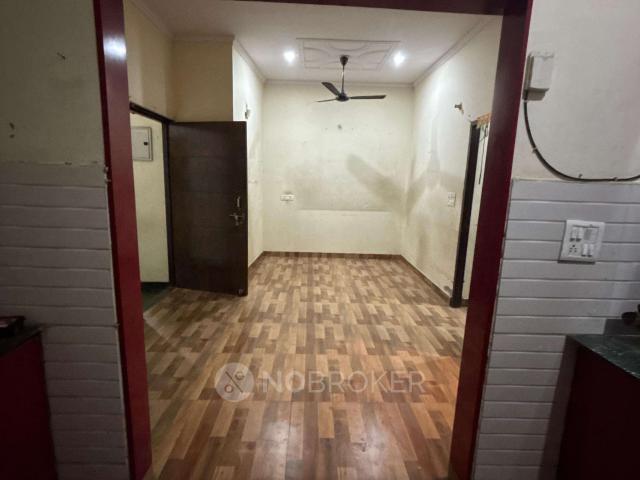 2 BHK Flat In Teachers Colony Pratap Vihar, Ghaziabad for Rent In Pepper