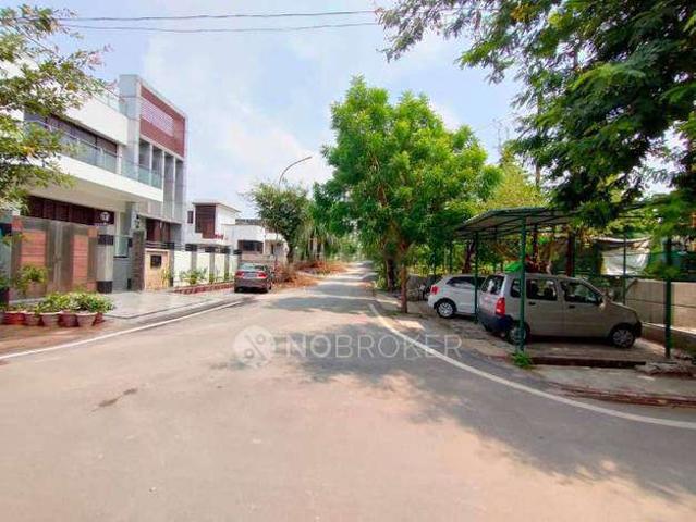 2 BHK Flat In The Villas 100, Noida for Rent In Sector104