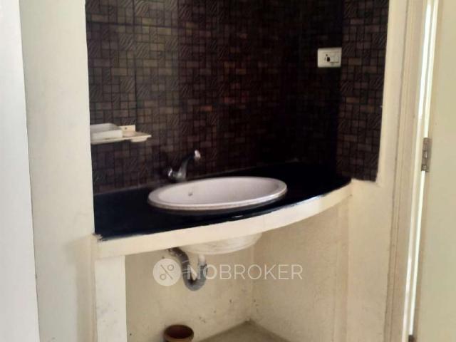 2 BHK Flat In Vaishnavi Perfect Towers, Pragathi Nagar For S
