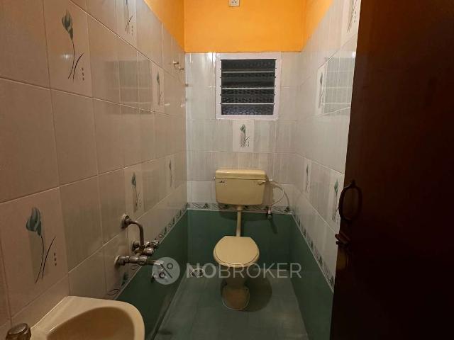 2 BHK Flat In Vignesh Flats for Rent In Medavakkam
