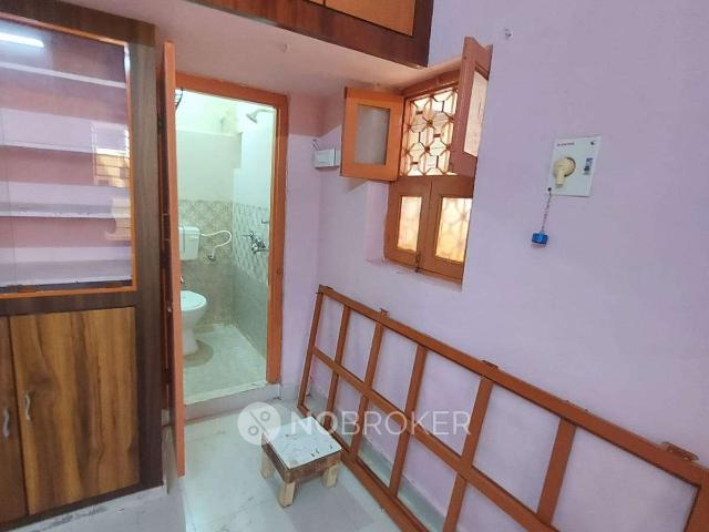 2 BHK House for Rent In 21 18, Pilot Raj Kumar Rd, Dayanana
