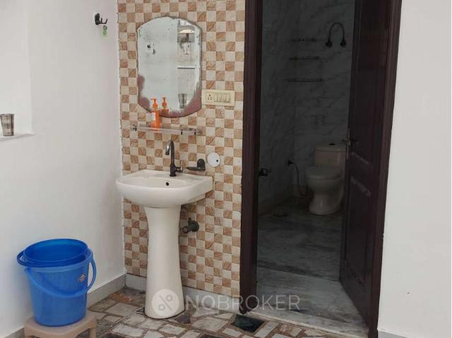 2 BHK House for Rent In Geeta Colony