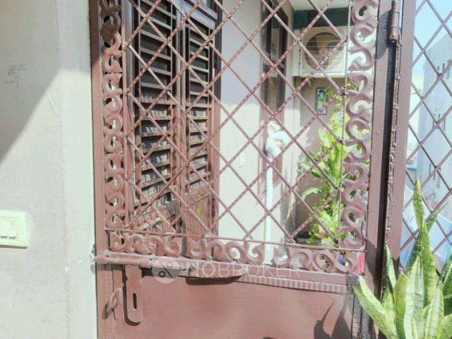 2 BHK House for Rent In Janakpuri