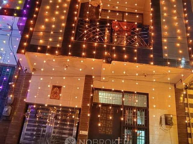 2 BHK House for Rent In Khora Colony