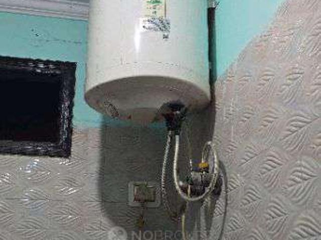 2 BHK House for Rent In Khora Colony