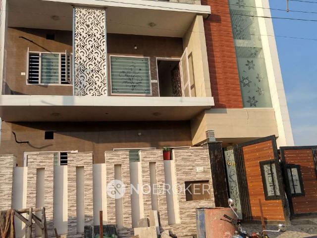 2 BHK House for Rent In Sector 56