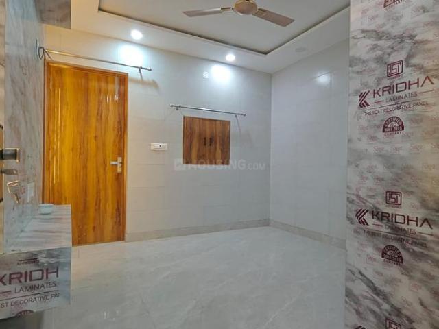 2 BHK Independent Builder Floor in Mukherjee Nagar for rent New Delhi. The reference number is 18568820
