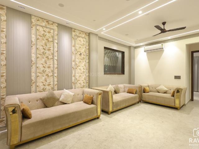 2 BHK Independent Builder Floor in Mukherjee Nagar for rent New Delhi. The reference number is 19882439