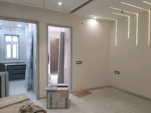 2 BHK Independent Builder Floor in Mukherjee Nagar for resale New Delhi. The reference number is 19491201