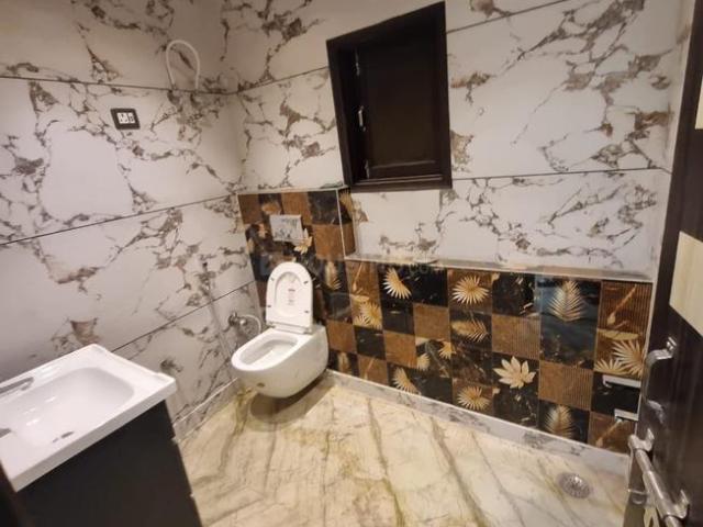 2 BHK Independent Builder Floor in Mukherjee Nagar for resale North West Delhi. The reference number is 16907006