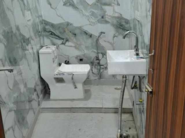 2 BHK Independent Builder Floor in Mahavir Enclave for rent New Delhi. The reference number is 20302758