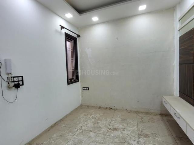 2 BHK Independent Builder Floor in Mahavir Enclave for resale New Delhi. The reference number is 20046373