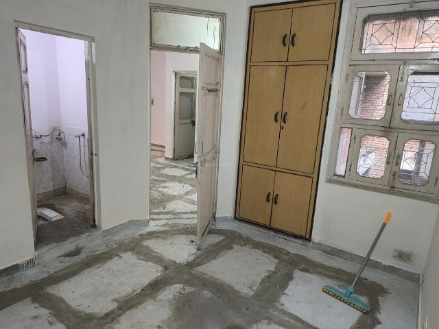 2 BHK Independent Builder Floor in Mayur Vihar Phase 1 for resale New Delhi. The reference number is 20217772