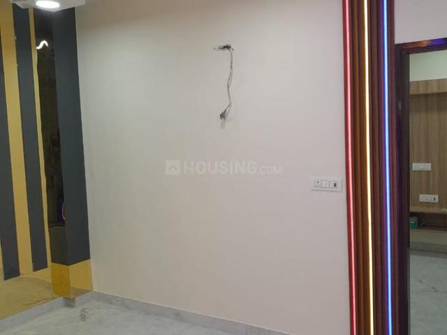 2 BHK Independent Builder Floor in Moti Nagar for resale West Delhi. The reference number is 17258836