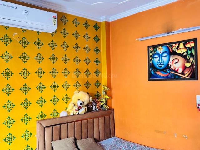 2 BHK Independent Builder Floor in Azadpur for resale New Delhi. The reference number is 17553357