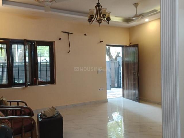 2 BHK Independent Builder Floor in Chittaranjan Park for rent New Delhi. The reference number is 20382408
