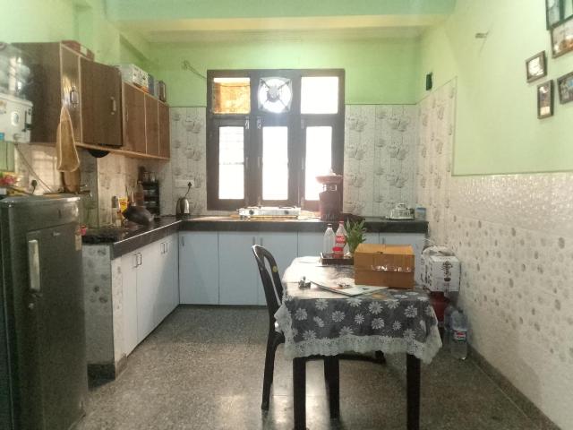 2 BHK Independent Builder Floor in Dwarka Mor for rent New Delhi. The reference number is 19913111
