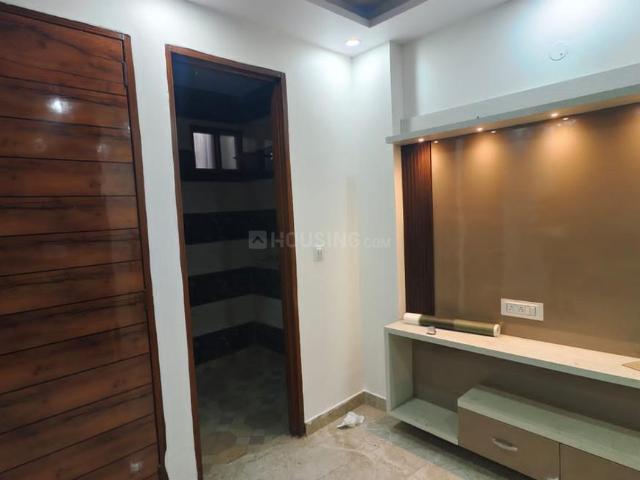 2 BHK Independent Builder Floor in Dwarka Mor for rent New Delhi. The reference number is 20385099