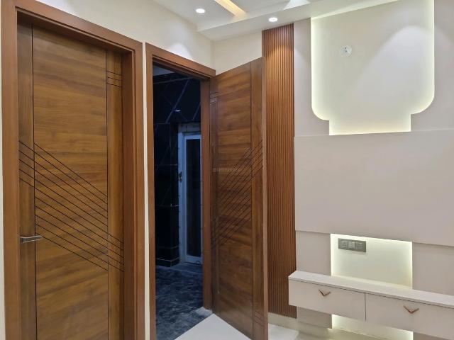 2 BHK Apartment in Dwarka Mor for resale New Delhi. The reference number is 19843513