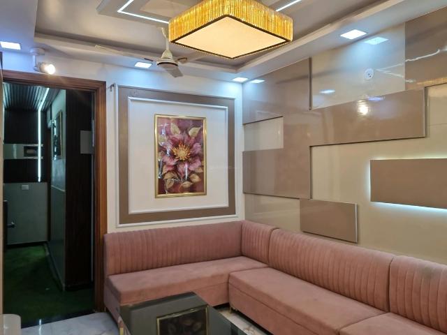 3 BHK Apartment in Dwarka Mor for resale New Delhi. The reference number is 20066757