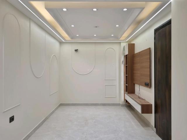 2 BHK Apartment in Raju Parak Extension for resale New Delhi. The reference number is 20224288