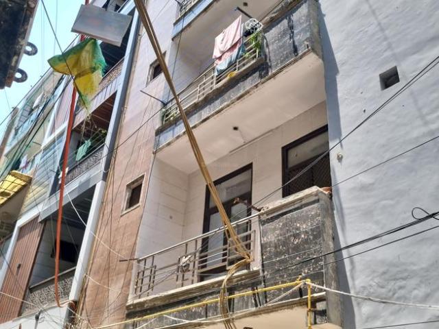 2 BHK Independent Builder Floor in Dwarka Mor for resale New Delhi. The reference number is 20237615