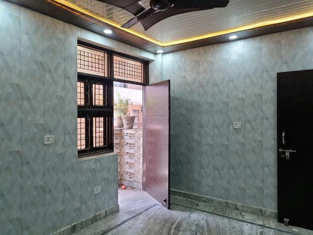 2 BHK Independent Builder Floor in Dwarka Mor for resale New Delhi. The reference number is 20237635